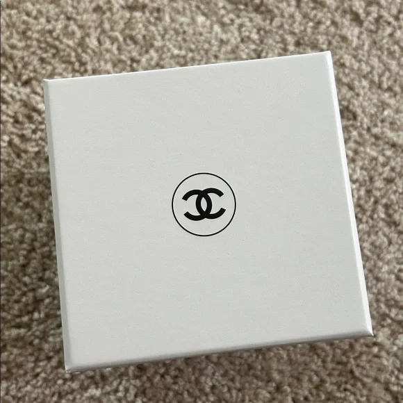 Chanel beauty -Snow globe - Picture 10 of 11